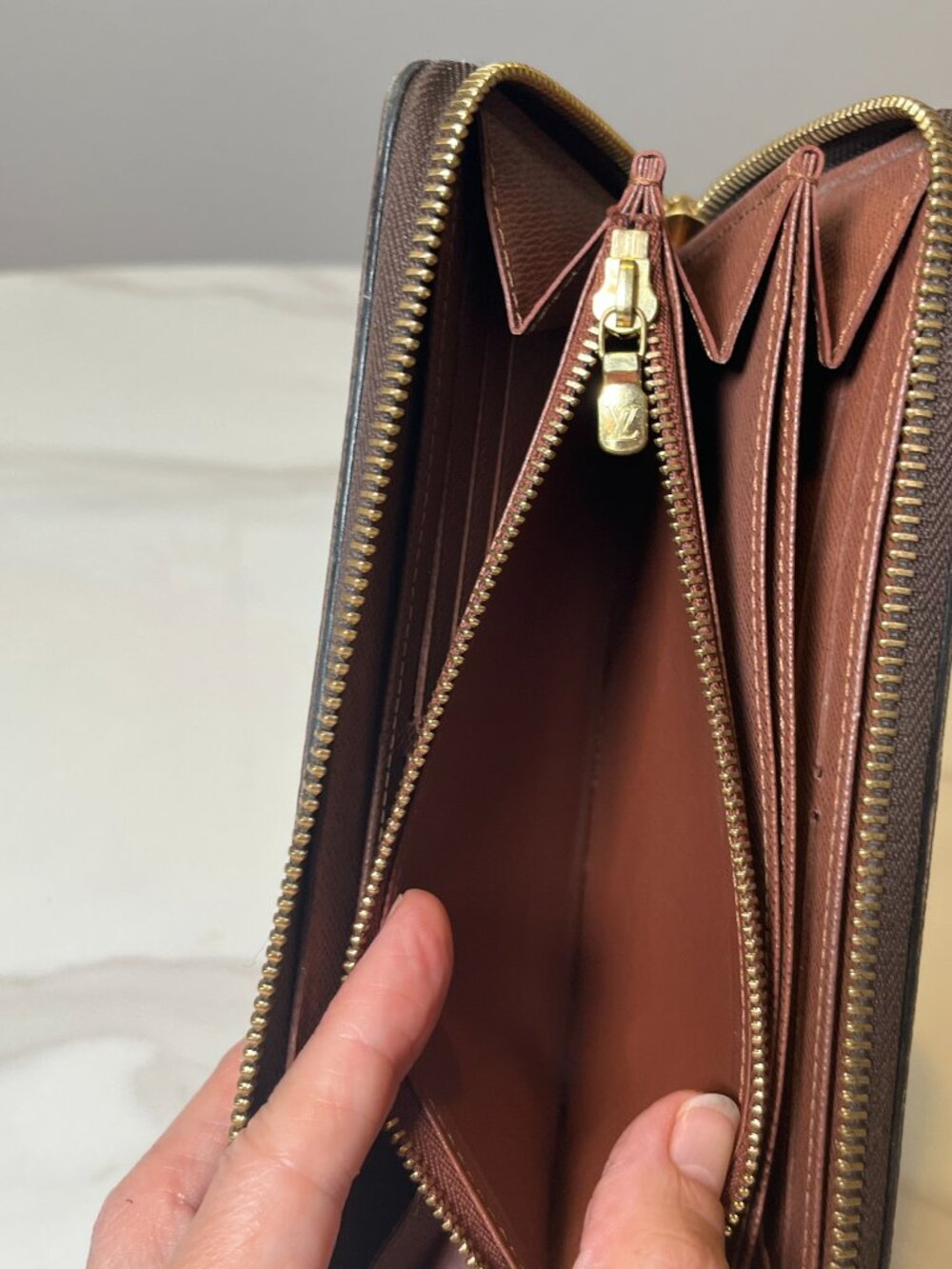 Louis Vuitton Monogram Zippy Wallet Zip Around + Dust Bag - Picture 14 of 14